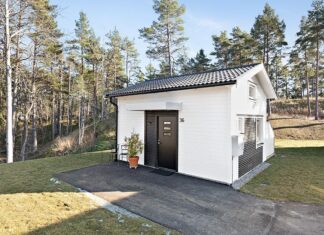 Et av Sveriges minste hus er lagt ut for salg. Vent til du ser innsiden!